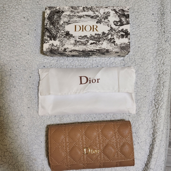 Dior Wallet - Picture 9 of 13